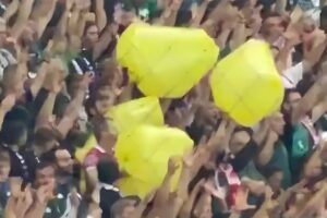 Kocaelispor tribünlerinde Amedsporlulara “sarı torba” sallandı