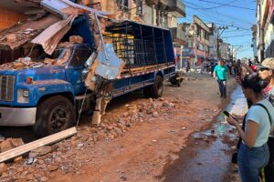 Kolombiya'daki 7,4 büyüklüğündeki depremde 111 kişi hayatını kaybetti