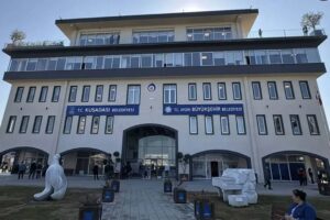 Kuşadası Belediyesi'ne operasyon: 16 kişi adliyeye sevk edildi