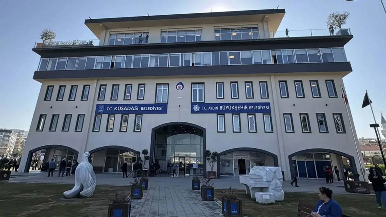 Kuşadası Belediyesi'ne operasyon: 16 kişi adliyeye sevk edildi
