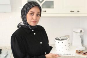 Diyarbakır’da 2 çocuk annesi, evini pastaneye çevirdi