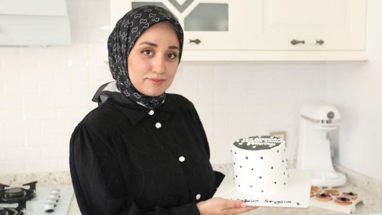 Diyarbakır’da 2 çocuk annesi, evini pastaneye çevirdi