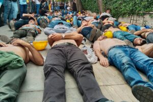 Madenciler bir kez daha Bakanlık önünde: "Haklarımızı almadan gitmiyoruz"