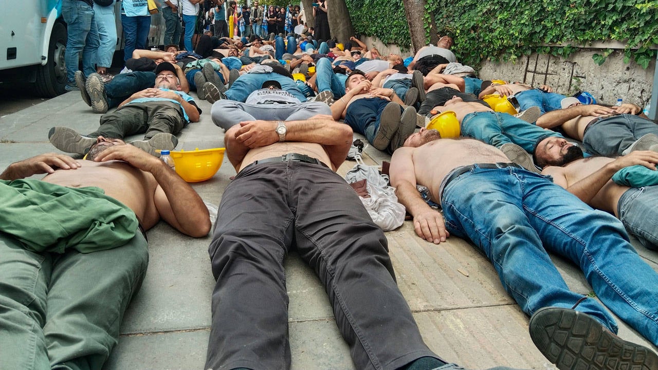 Madenciler bir kez daha Bakanlık önünde: "Haklarımızı almadan gitmiyoruz"