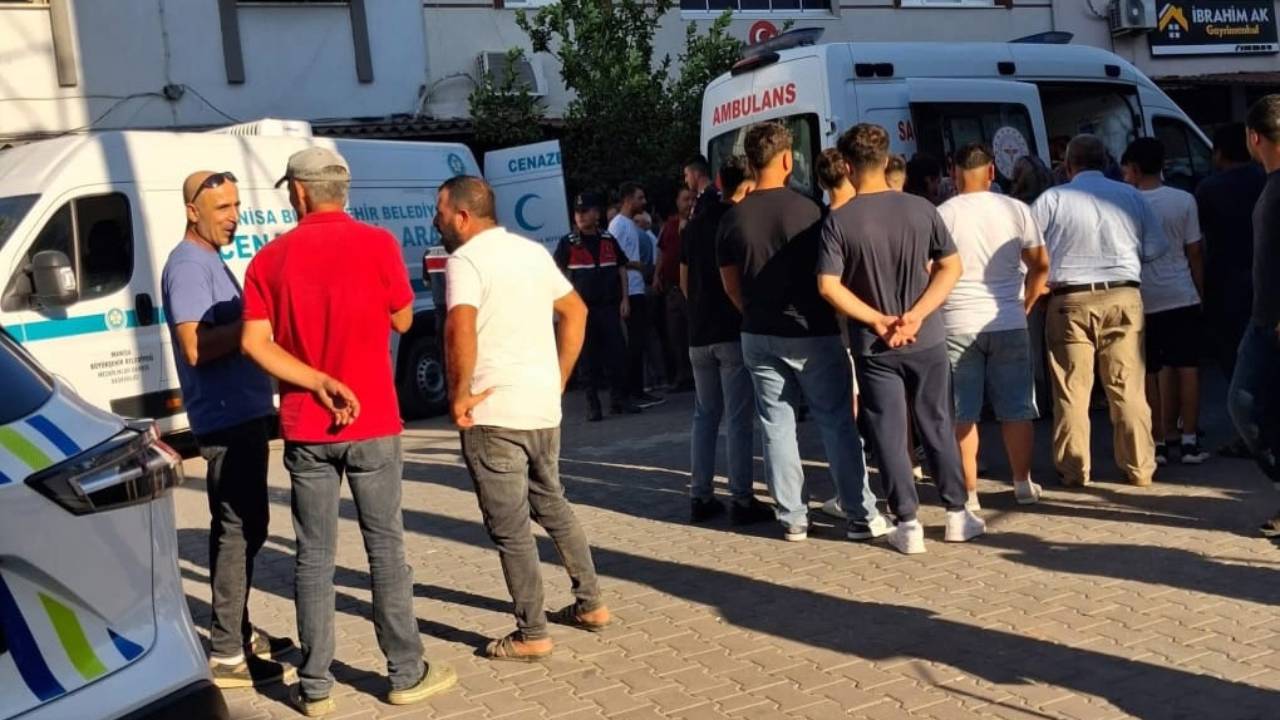 Manisa'da berber dükkanına silahlı saldırı: İş yeri sahibi ve müşteri hayatını kaybetti
