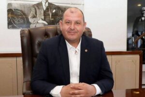 Menderes Belediyesi'ndeki soruşturmada karar: Belediye Başkanı İlkay Çiçek'in de aralarında bulunduğu 10 kişi tutuklandı