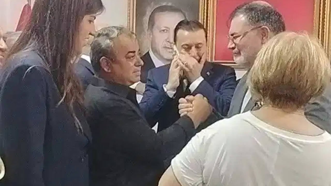 Menderes Belediyesi seçiminin ardından butlan CHP'si ile AKP'nin ortak sevinci böyle fotoğraflandı