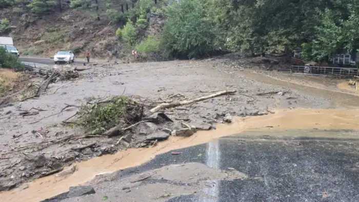 Mersin’de sağanak sonrası heyelan: Anamur-Gazipaşa yolu kapandı