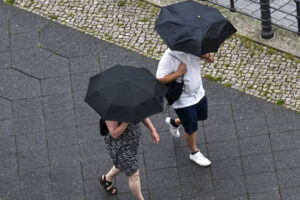Meteoroloji'den çok sayıda il için uyarı: Sağanak ve kuvvetli rüzgar bekleniyor