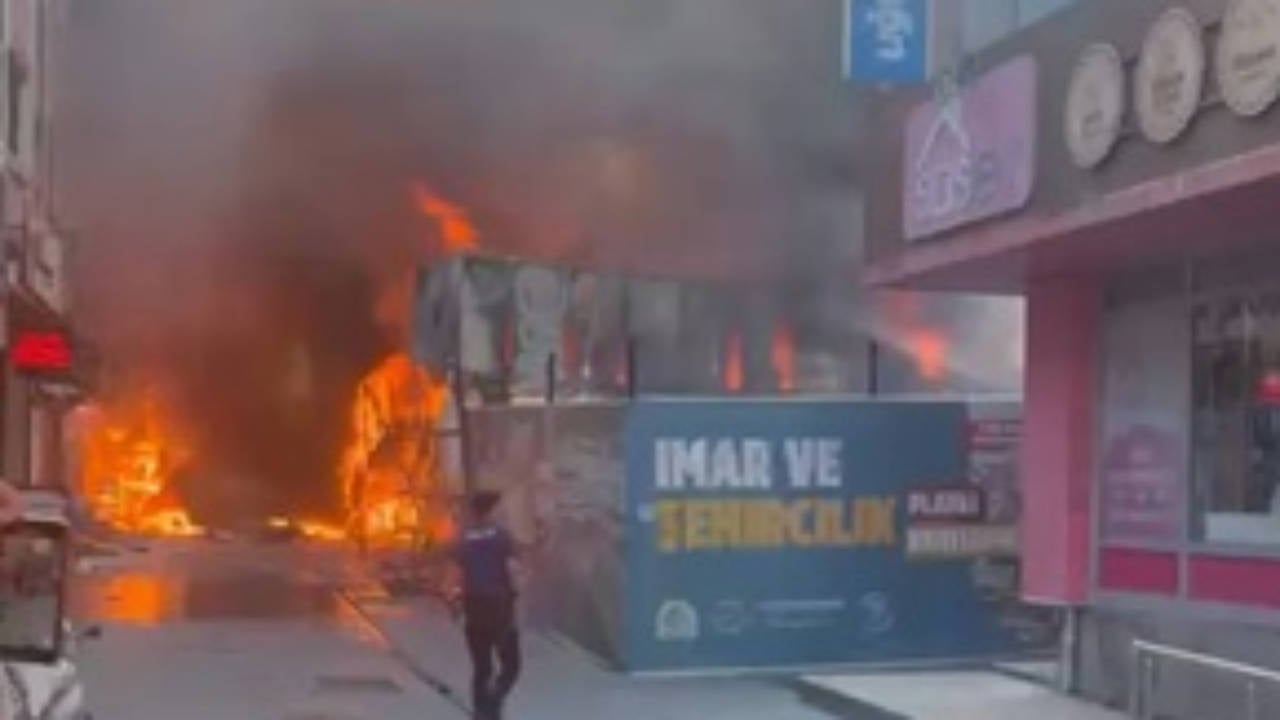 Metro şantiyesinde çıkan yangın iş yerlerine sıçradı