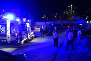 Motosikletli kardeşlere çarptı, arkasına bakmadı: 2 kardeş hastaneye kaldırıldı!
