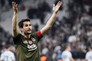 Necip Uysal son kez sahaya çıkıyor: Eyüpspor maçında futbol kariyerini sonlandıracak