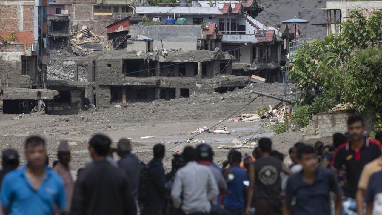 Nepal’de ölü sayısı artıyor: Korkulan oldu, bu kez doğal göl patladı