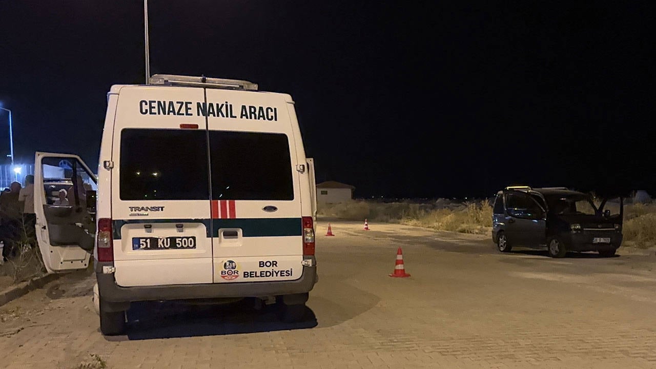 Niğde'de şüpheli ölüm: Park halindeki araçta bir kişinin cansız bedeni bulundu