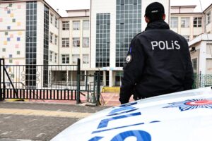Okullara 30 bin bahçe görevlisi alınacak: Ayrıntılar neler?