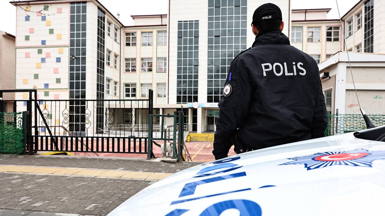 Okullara 30 bin bahçe görevlisi alınacak: Ayrıntılar neler?