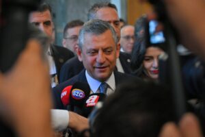 Özgür Özel'den 'çerçeve yasa' açıklaması: Özensiz, kötü hazırlanmış bir teklif