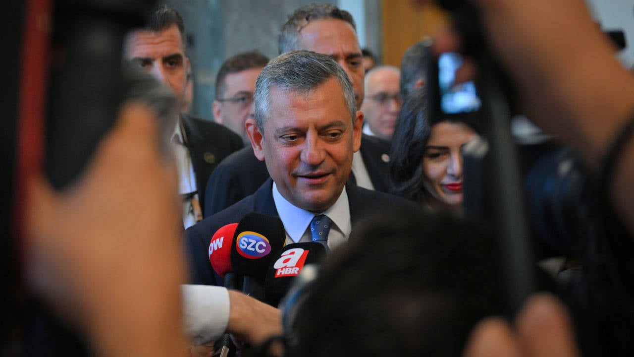Özgür Özel'den 'çerçeve yasa' açıklaması: Özensiz, kötü hazırlanmış bir teklif