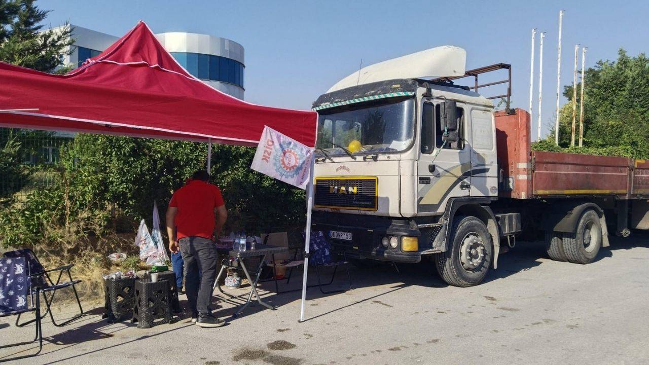 Panelsan’da TİS ve işe iade için direnen metal işçilerinin üzerine TIR sürüldü