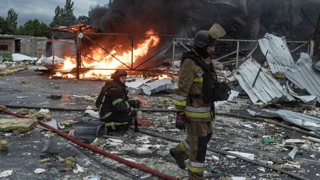 Rusya'dan açıklama: Ukrayna limanları ile askeri yük taşıyan gemileri vurduk
