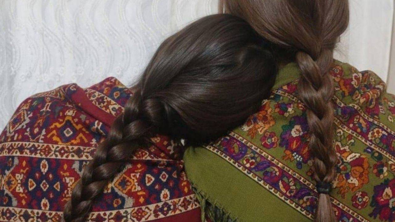 Saç örme kampanyasına katılan hemşire meslekten atıldı