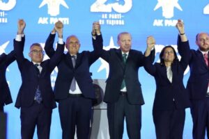 Sandıkta alamadığını transferle topladı: Aday çıkarmadığı ve 153 oy aldığı ilçeler AKP'ye geçti