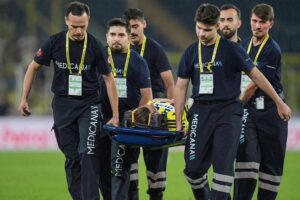 Sedyeyle sahadan ayrılmıştı: Fenerbahçe'den Kerem Aktürkoğlu'nun sağlık durumuyla ilgili açıklama