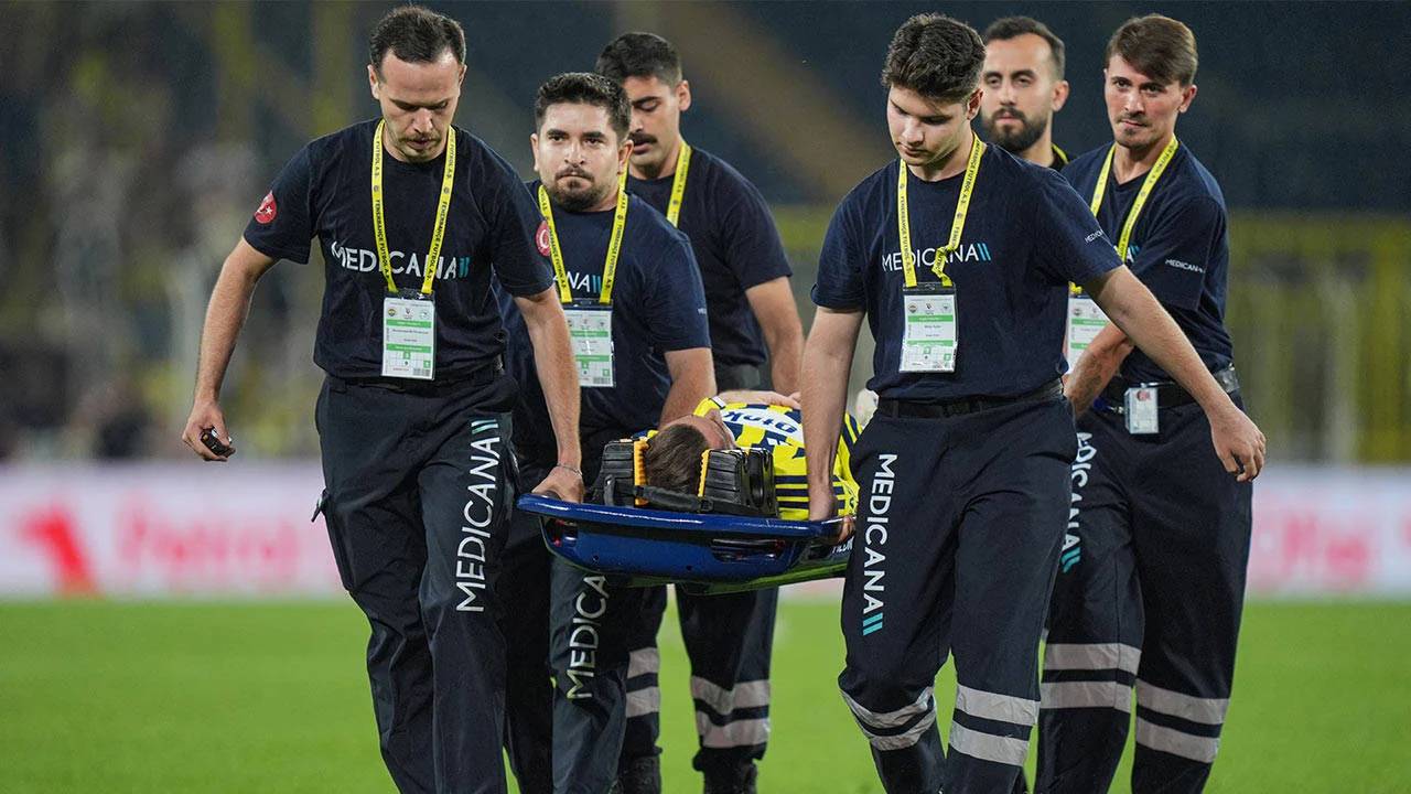 Sedyeyle sahadan ayrılmıştı: Fenerbahçe'den Kerem Aktürkoğlu'nun sağlık durumuyla ilgili açıklama