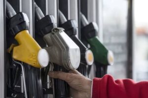Tabela bir kez daha değişti: Motorinin ardından benzine de zam geldi