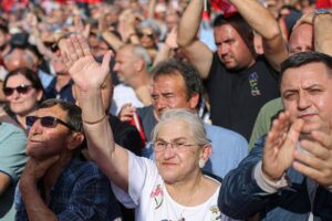 Toplumsal dönüşüm siyasetin kalıplarını zorluyor