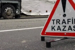 Diyarbakır'da yoldan çıkan araç takla attı: Yaralı var
