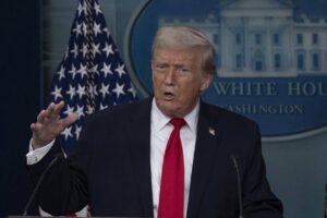 Trump'tan Hürmüz Boğazı iddiası: "Eskisi kadar önemli olmayacak"