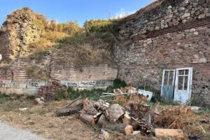 UNESCO geçici listesinde: İznik’te tarihi surlara sprey boyayla tahribat