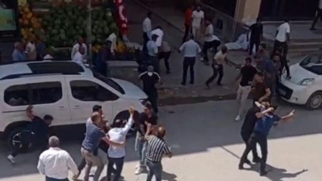 Van'da iki aile arasında taşlı sopalı kavga: Ölü ve ağır yaralı var