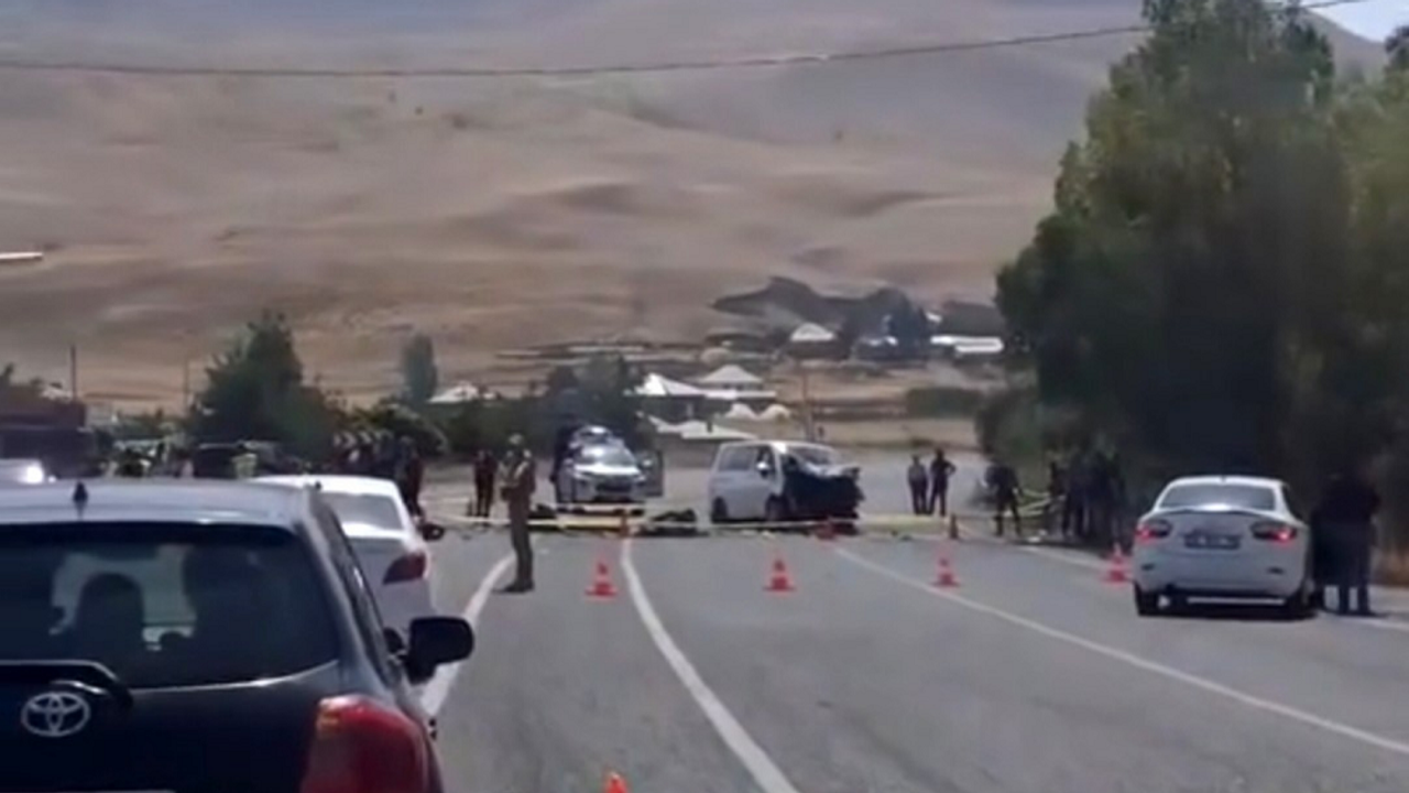 Van’da iki araç çarpıştı: Çok sayıda ölü ve yaralı var!
