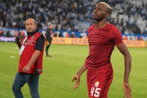 Victor Osimhen için 130 milyon euroluk teklif