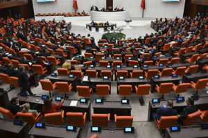 YENİ Parti'de hangi isimler çerçeve yasaya 'hayır' oyu verecek?