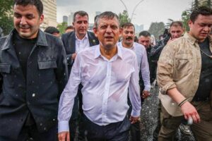 YENİ Parti İletişim'den Ahmet Kaya şarkılı Özgür Özel paylaşımı