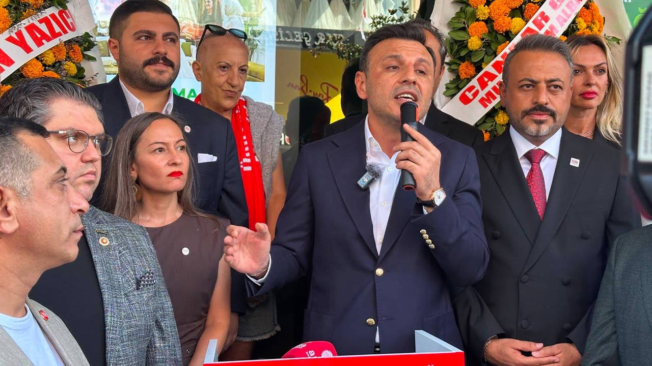 Ümraniye İlçe Başkanlığı açılışında konuşan Özgür Çelik: "YENİ Parti bir sonuç değil, yepyeni bir başlangıçtır"
