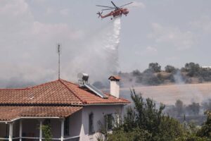 Yunanistan'daki son yangınlarda 118 bina kullanılamaz hale geldi