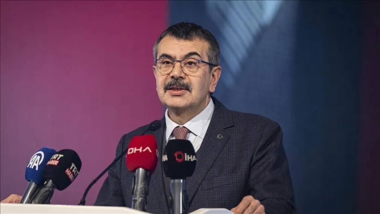 Yusuf Tekin'den serbest kıyafet açıklaması