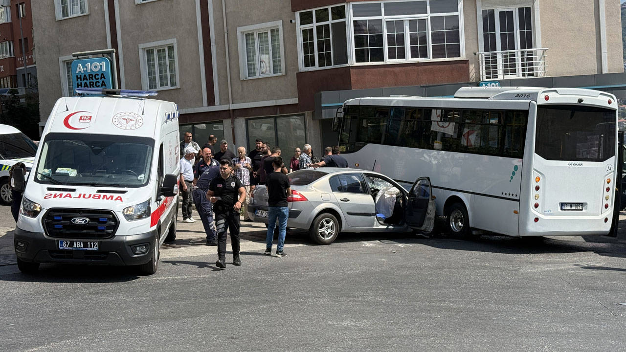 Zonguldak'ta özel halk otobüsü ile otomobil çarpıştı: 7 kişi yaralandı