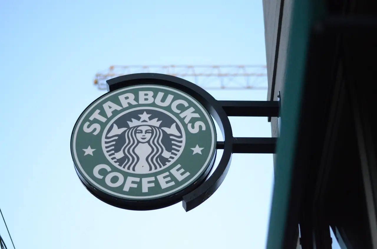 Küçülmenin bedeli çalışana: Starbucks 250 mağazasını kapatacak
