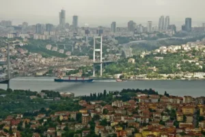 Boğazın en pahalı yalısı satılıyor: Ünlü isim alıcı oldu