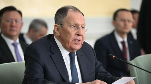 Lavrov: Ukrayna yakında kadınları da seferber edecek