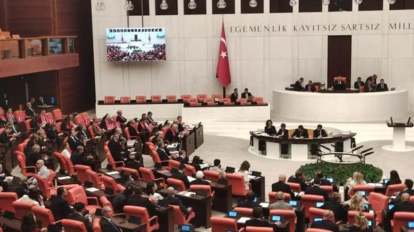 Abdulkadir Selvi anket sonuçlarını paylaştı: ‘Siyasi tabloda çok önemli değişiklikler var’