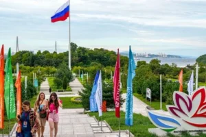 Vladivostok’ta dev zirve başladı: Putin küresel liderlerle bir araya gelecek