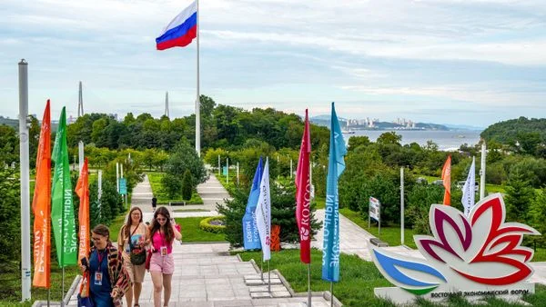 Vladivostok’ta dev zirve başladı: Putin küresel liderlerle bir araya gelecek