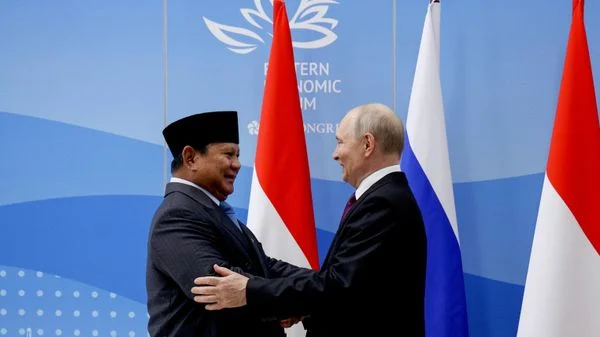 Vladivostok’ta kritik görüşme: Putin ve Endonezya lideri Subianto bir araya geldiler