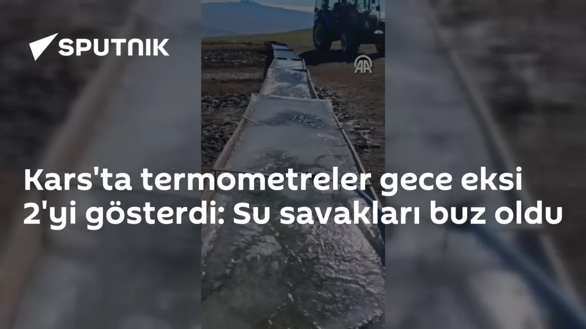 Kars'ta termometreler gece eksi 2'yi gösterdi: Su savakları buz oldu